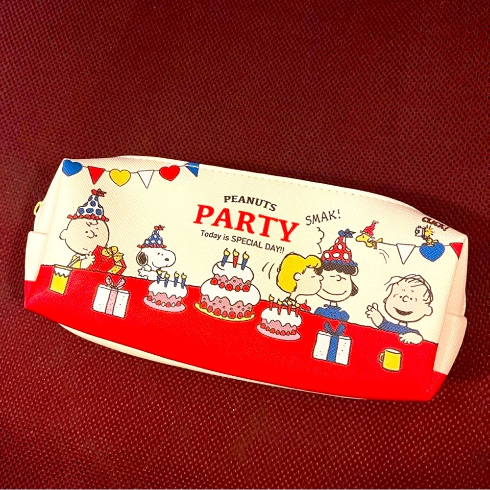 Snoopy cosmetics makeup bag or pencil case new Peanuts